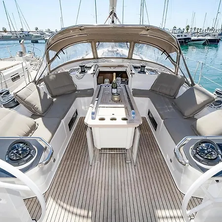 Bavaria 56 / Velero 보트호텔